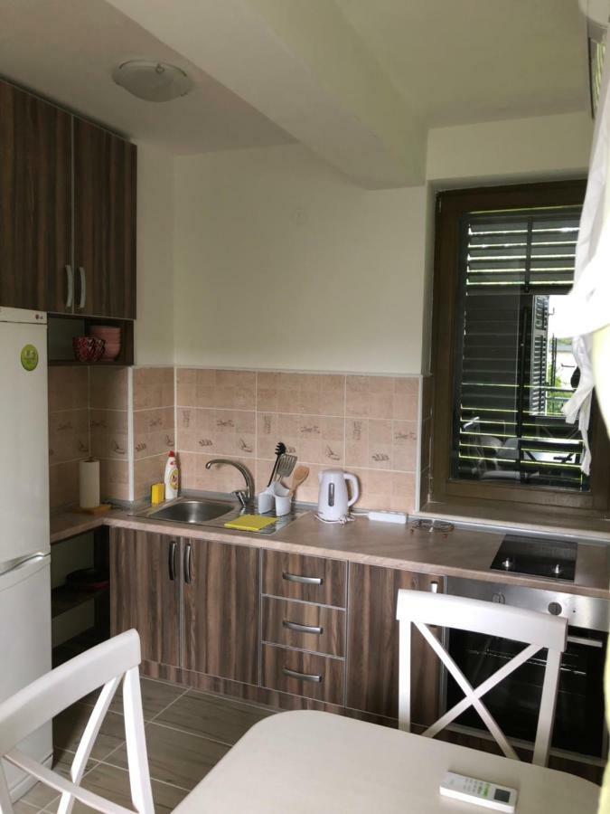 Apartmani Petrija Prčanj Esterno foto