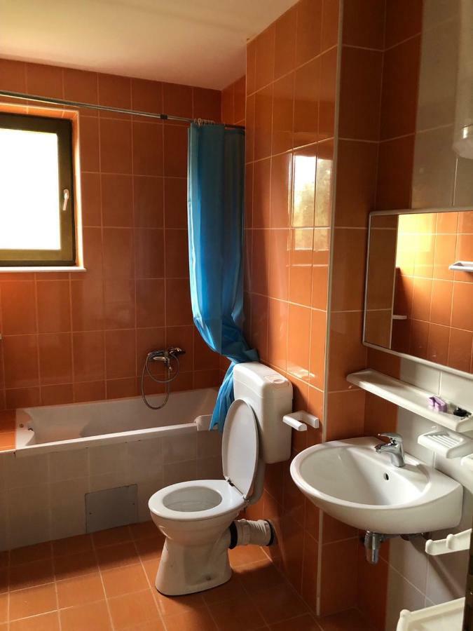 Apartmani Petrija Prčanj Esterno foto