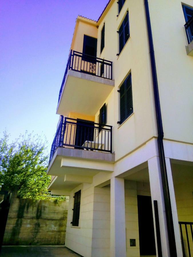 Apartmani Petrija Prčanj Esterno foto