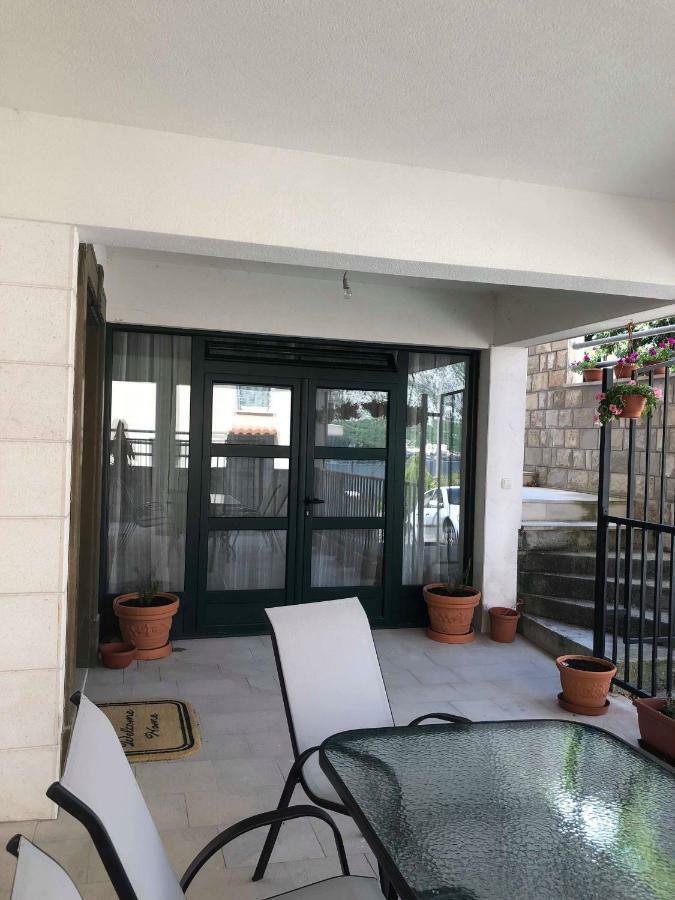 Apartmani Petrija Prčanj Esterno foto
