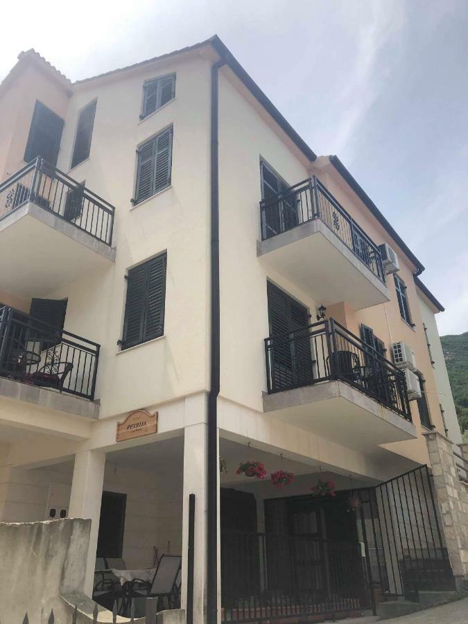 Apartmani Petrija Prčanj Esterno foto