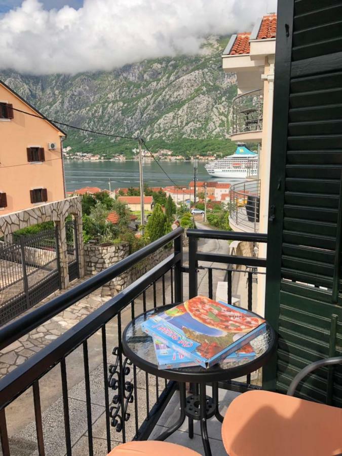 Apartmani Petrija Prčanj Esterno foto