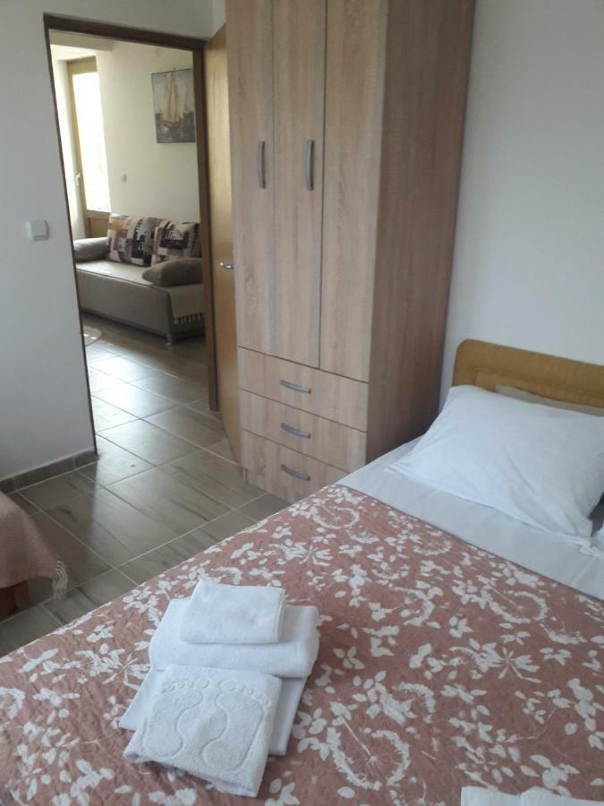Apartmani Petrija Prčanj Esterno foto